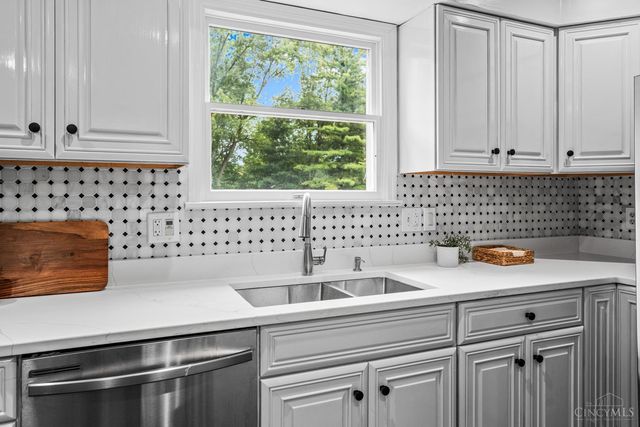 9377 Dundee Dr, West Chester, OH 45069