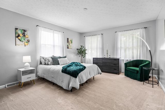 9377 Dundee Dr, West Chester, OH 45069