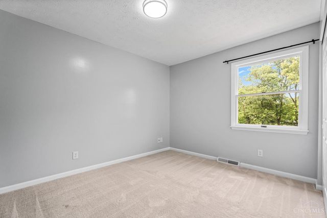 9377 Dundee Dr, West Chester, OH 45069