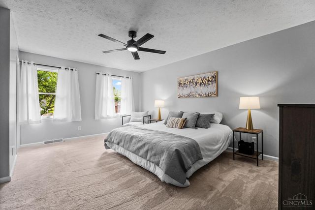 9377 Dundee Dr, West Chester, OH 45069