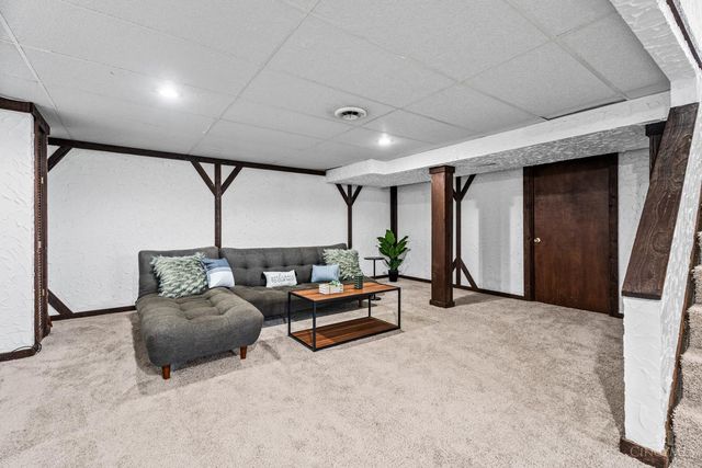 9377 Dundee Dr, West Chester, OH 45069