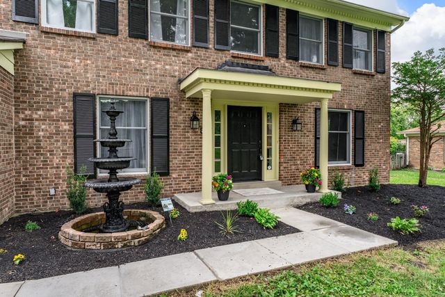 9377 Dundee Dr, West Chester, OH 45069