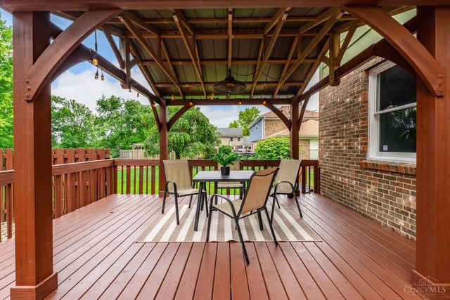 9377 Dundee Dr, West Chester, OH 45069