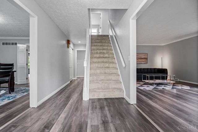 9377 Dundee Dr, West Chester, OH 45069