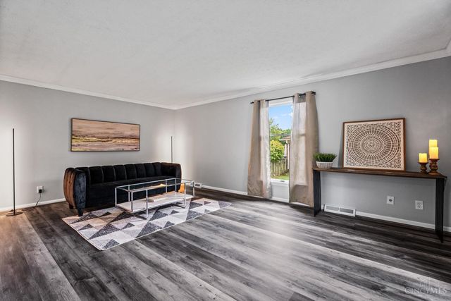 9377 Dundee Dr, West Chester, OH 45069
