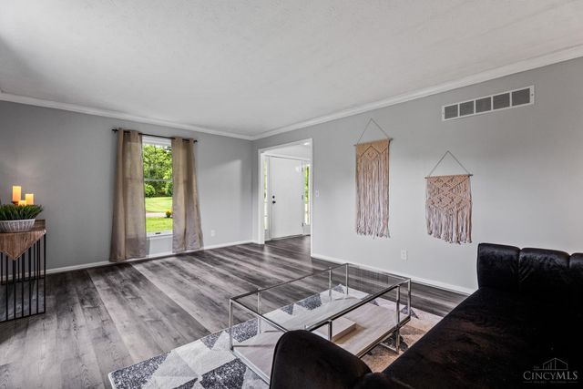 9377 Dundee Dr, West Chester, OH 45069