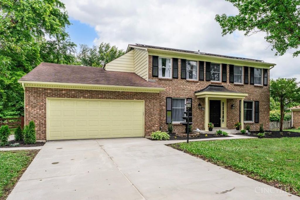 9377 Dundee Dr, West Chester, OH 45069