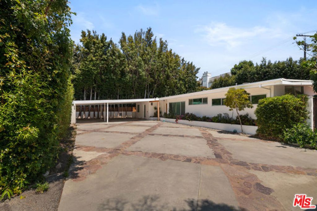 11770 Chenault Street, Los Angeles, CA 90049