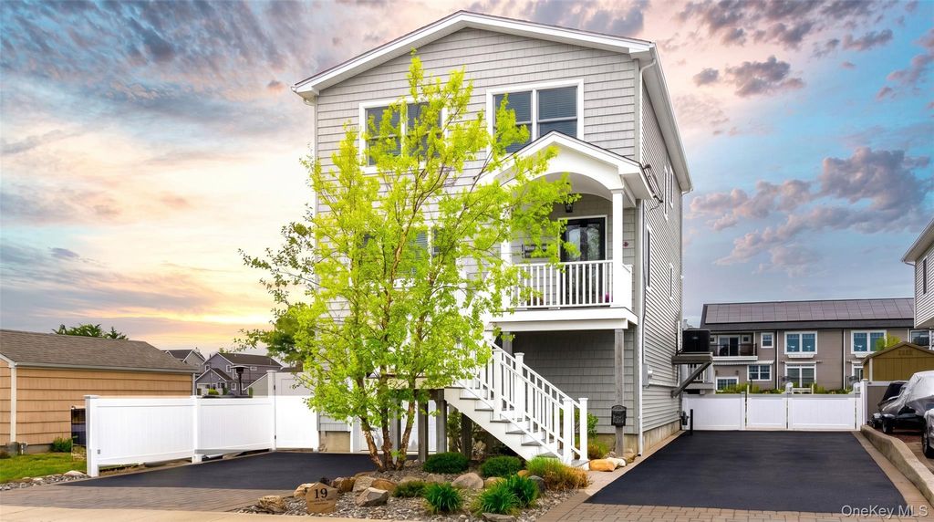 19 Pershing Avenue, Babylon, NY 11702