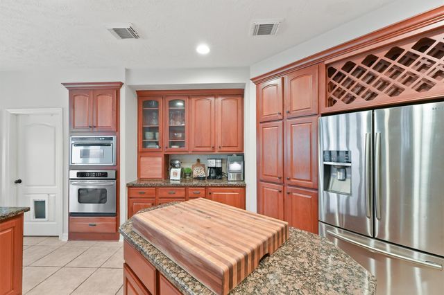 2818 Shallow Springs Court, Manvel, TX 77578