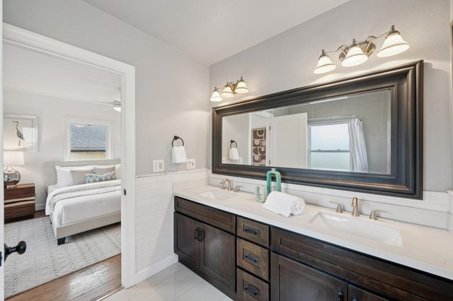 829 829 51st St, Oakland, CA 94608