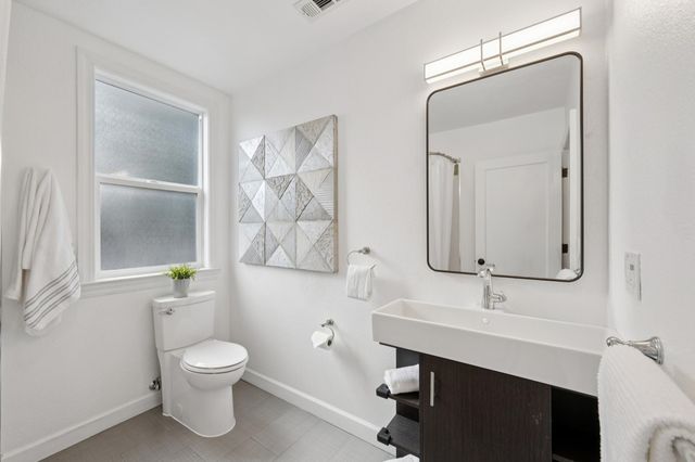 829 829 51st St, Oakland, CA 94608