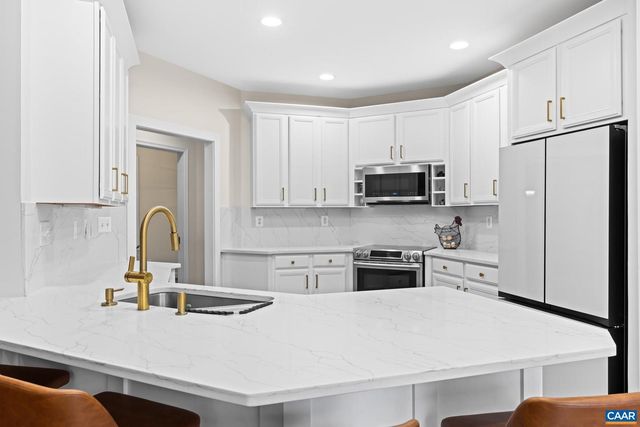 214 TOMS RD, Barboursville, VA 22923