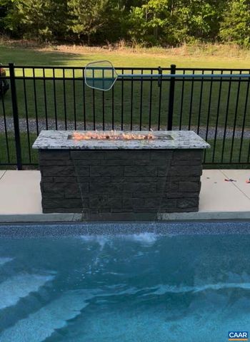 214 TOMS RD, Barboursville, VA 22923