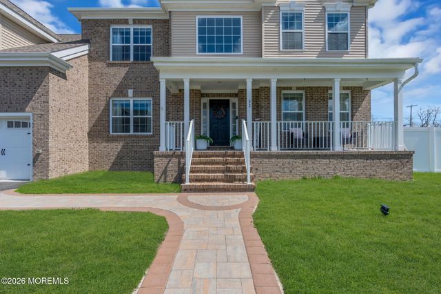 32 Tasha Lane, Howell, NJ 07731
