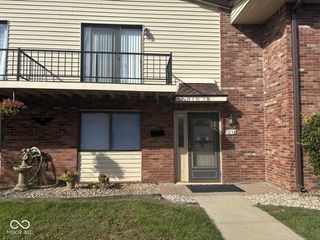 1054 Greenwood Trail W, Greenwood, IN 46142