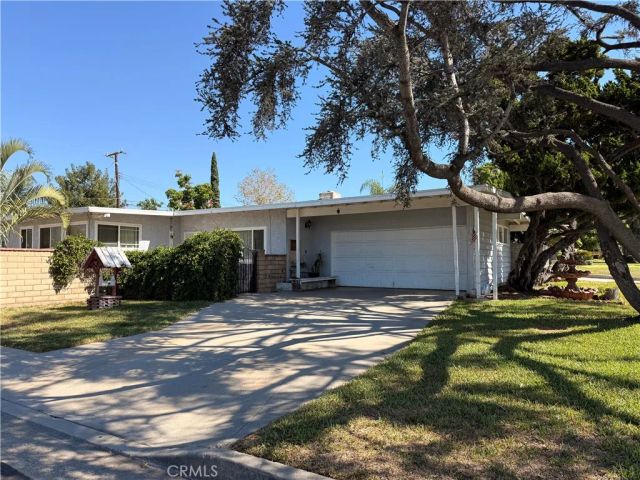 837 W Hollyvale, Glendora, CA 91740