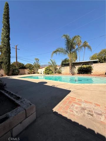 837 W Hollyvale, Glendora, CA 91740