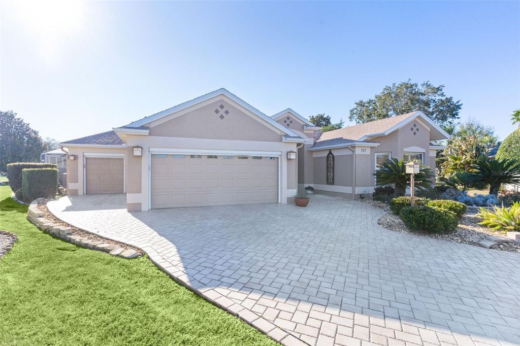 Image 3 of property listing at 737 DOWDING WAY, The Villages, FL 32162