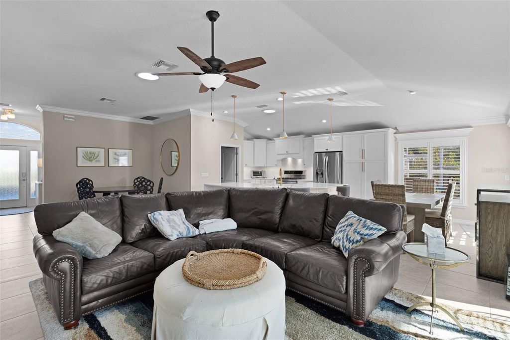 Image 10 of property listing at 737 DOWDING WAY, The Villages, FL 32162