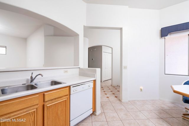 7394 E Placita Luz De La Luna, Tucson, AZ 85715