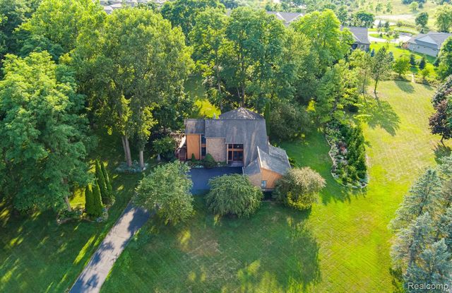 7880 Deerhill Drive, Independence Charter Township, MI 48346
