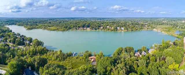 7880 Deerhill Drive, Independence Charter Township, MI 48346