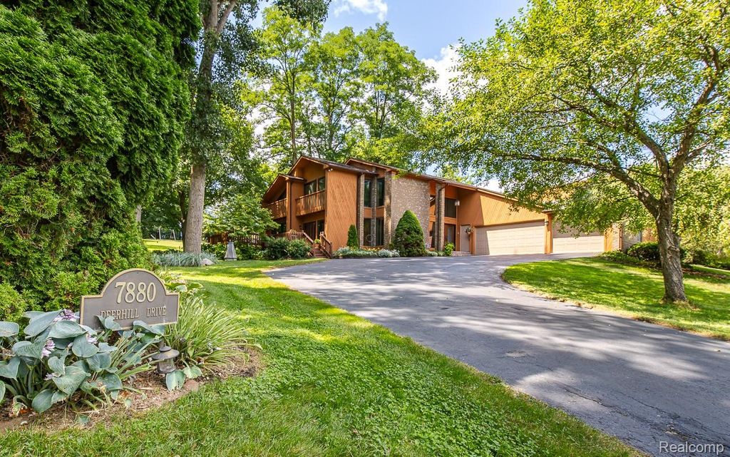 7880 Deerhill Drive, Independence Charter Township, MI 48346
