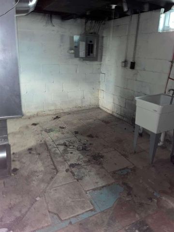 9167 Grandmont Avenue, Detroit, MI 48228