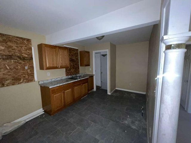 9167 Grandmont Avenue, Detroit, MI 48228