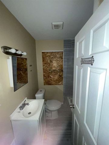 9167 Grandmont Avenue, Detroit, MI 48228