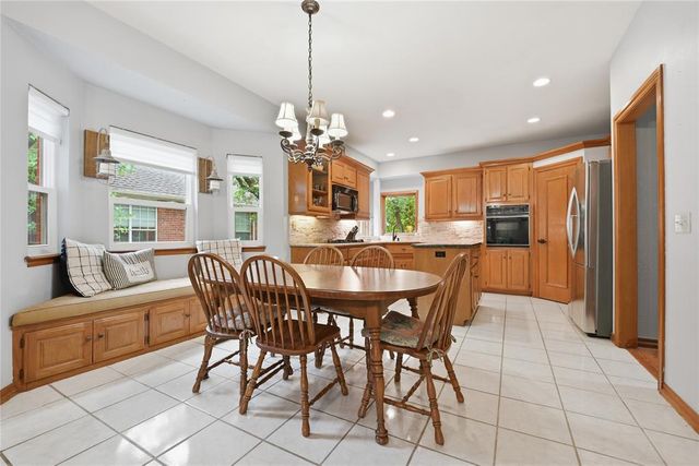 1 N Crosstimber Trail, Edmond, OK 73034