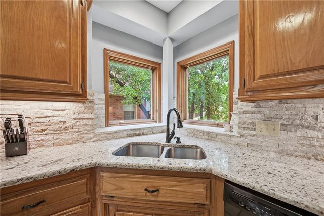 1 N Crosstimber Trail, Edmond, OK 73034