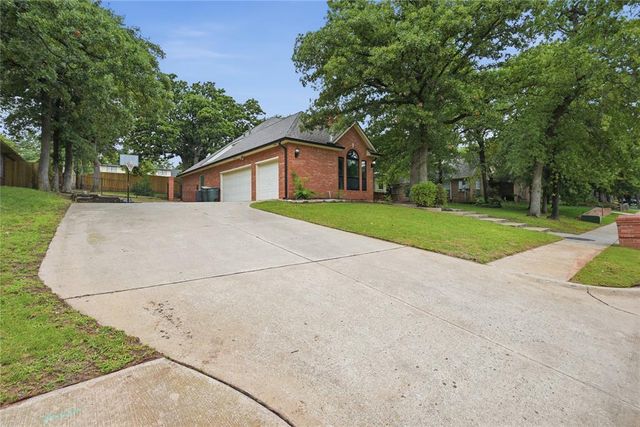 1 N Crosstimber Trail, Edmond, OK 73034