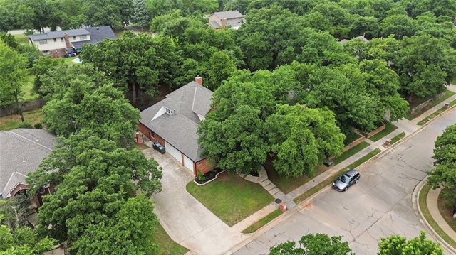 1 N Crosstimber Trail, Edmond, OK 73034