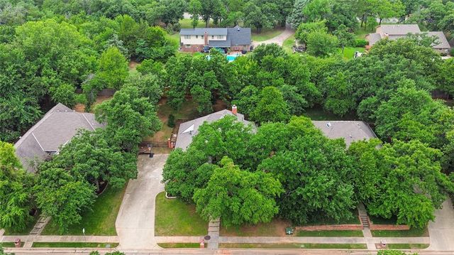 1 N Crosstimber Trail, Edmond, OK 73034