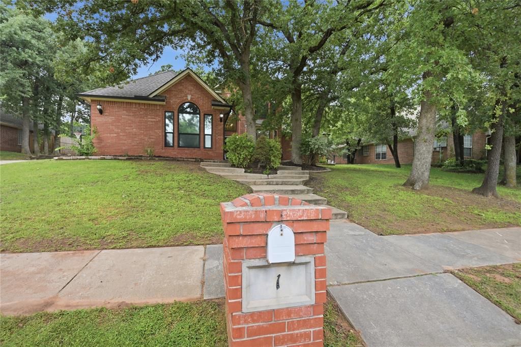 1 N Crosstimber Trail, Edmond, OK 73034