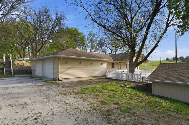 228 HUBBARD Road, Council Bluffs, IA 51503