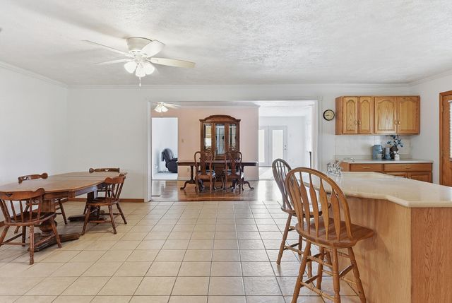 228 HUBBARD Road, Council Bluffs, IA 51503