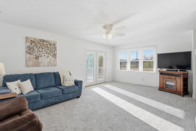 228 HUBBARD Road, Council Bluffs, IA 51503