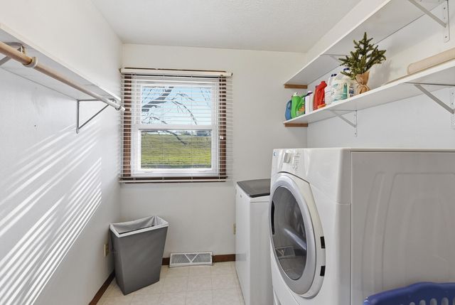 228 HUBBARD Road, Council Bluffs, IA 51503
