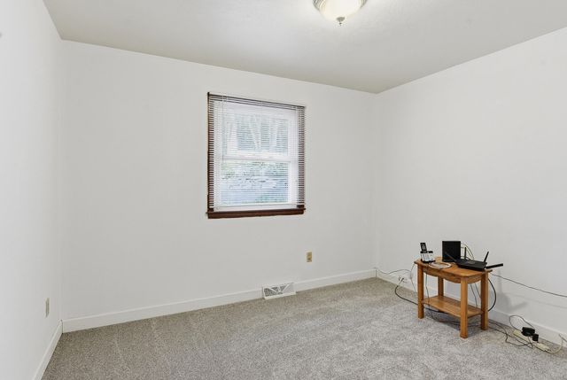 228 HUBBARD Road, Council Bluffs, IA 51503