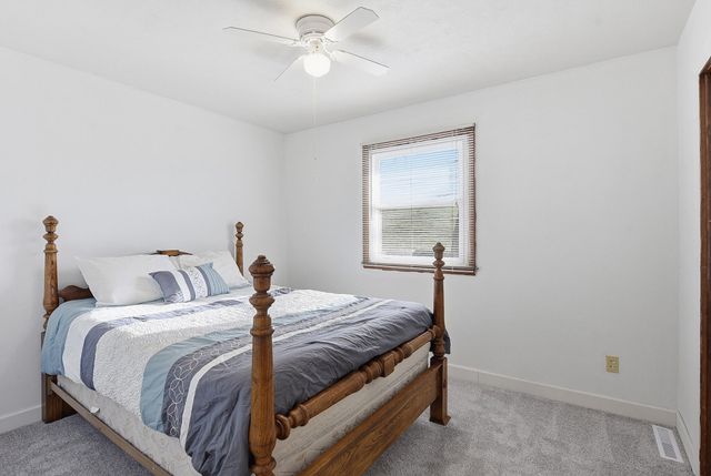 228 HUBBARD Road, Council Bluffs, IA 51503