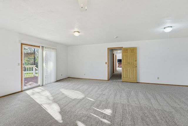 228 HUBBARD Road, Council Bluffs, IA 51503