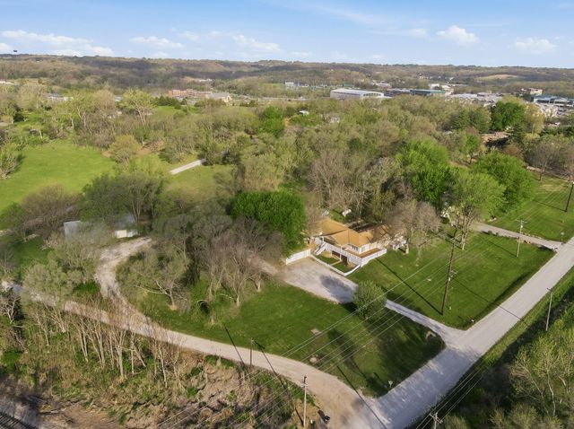 228 HUBBARD Road, Council Bluffs, IA 51503