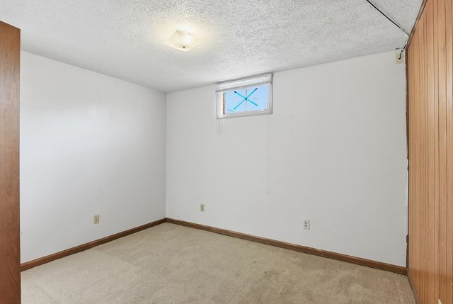 228 HUBBARD Road, Council Bluffs, IA 51503