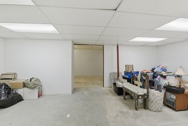 228 HUBBARD Road, Council Bluffs, IA 51503