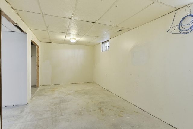 228 HUBBARD Road, Council Bluffs, IA 51503