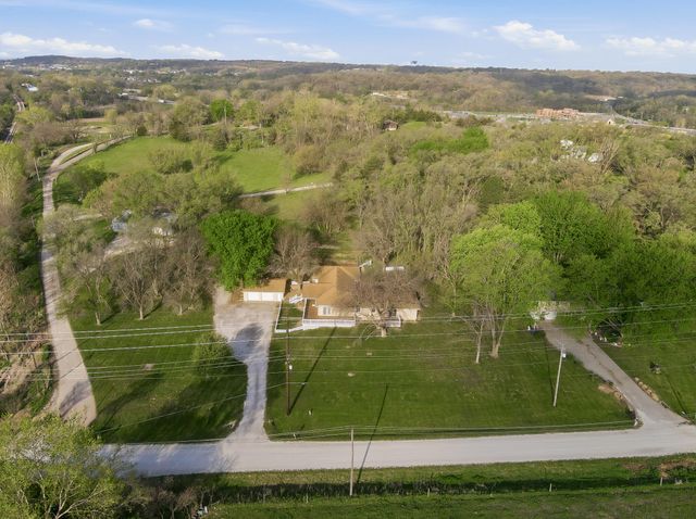 228 HUBBARD Road, Council Bluffs, IA 51503
