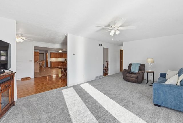 228 HUBBARD Road, Council Bluffs, IA 51503